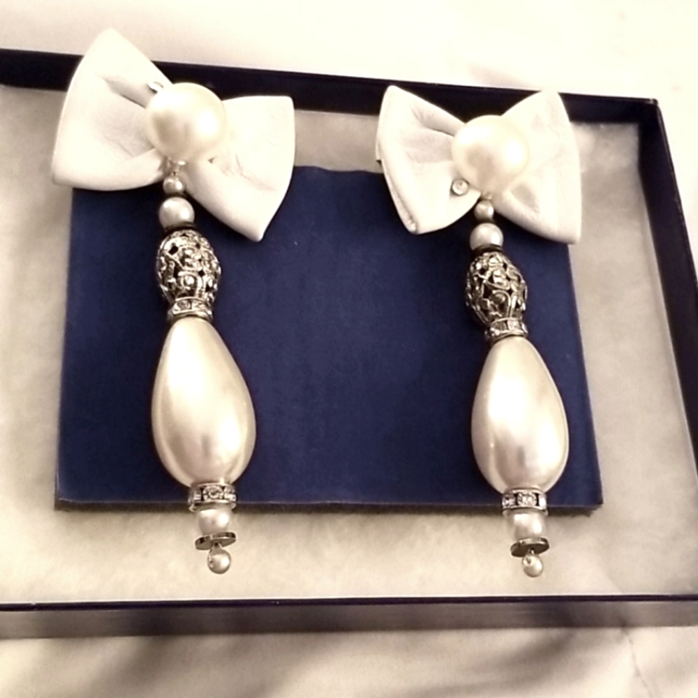 Pearl Teardrop Bow Drop Earrings - White